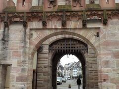 クリスマスマーケットの前に、まずはシュパーレン門/Spalentorに来ました