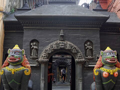 「ゴールデン寺院（Golden Temple）」に着きました。正式名称は「ヒラニャ・ヴァルナ・マハーヴィハーラ（Hiranya Varna Mahavihar）」といいます。