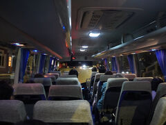 カトマンズでのすべてのプログラムを終えて空港に向かいます。