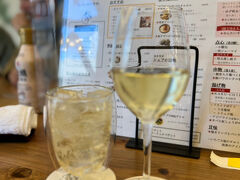 ２軒目のかくうちFUKUTAROでは
飲み物はスパークリングワインとハイボール