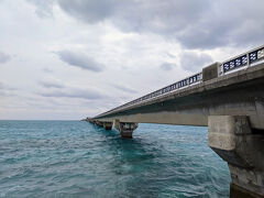 こちらは渡って来た池間大橋。