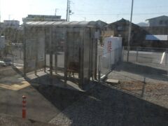 やはり、駅の建物はこのようになっていました。
最近、何駅か建て直しているようですね。