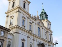 作曲家フレデリック・ショパンの心臓が収容されているバロック様式で建てられた「聖十字架教会」。ショパンは1830年にポーランドを旅立ちましたが、その後に起きた11月蜂起の影響で祖国へ帰る事は無く、1849年にパリで39歳の若さで亡くなりました。