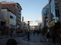 三条通を東に歩きます。