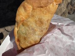 ブリーズウェイバイツでプライドピザを購入。
熱々。