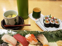 夕食はすし善で
日本酒はすし善オリジナルの「雪の華」
お寿司もお酒も美味しかったです。