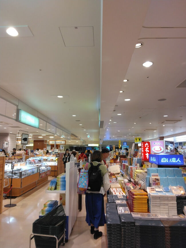 ホテルの荷物を受け取り、行きと同じくバスにて空港まで、こじんまりとしているのでANA便でも御翔印も直ぐに購入出来ました。<br />羽田だったらそもそもターミナル違いだから、諦めなきゃいけないもんね。