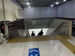 東京駅から横須賀線で北鎌倉駅へ向かいます。