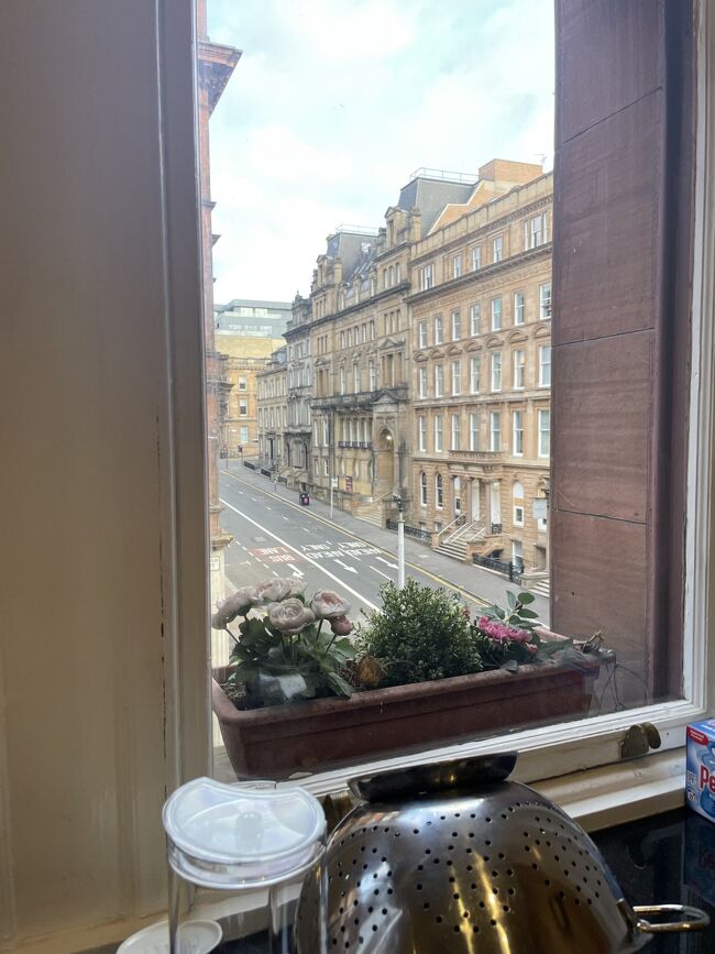 17日(水)、朝6時起床。晴れています。<br />今日は2組に分かれて、別行動です。<br />旦那さんは全英オープンゴルフの練習を見学に。<br />息子くんと私はキャンベルタウンという町にウィスキーを買いに、往復600kmのドライブへ。<br /><br />慌ただしく各自で朝食を食べ、支度を整えます。<br />それぞれの気配を感じながら、準備をしていけるのって良いです。<br />