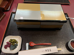 夕食は1階のレストラン「生簀篭」にて。
