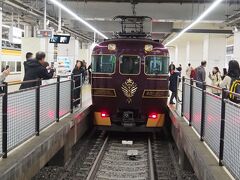 これから乗る「あをによし」は、すでに入線中
今年4月に乘って以来の二度目
あの時は奈良までの短区間だったけど、今日は大阪難波まで1時間15分乗り通します♪