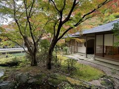 京都駅から地下鉄で１本、宝ヶ池プリンスホテルに着きました。
チェックインの時間まで、ホテルに併設している茶寮へ。