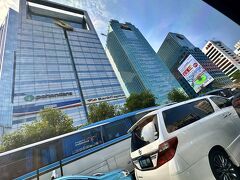 【こんにちわ...さよなら、ジャカルタ】

タクシー代は、280,000RP（約2,800円）...ちょっと高いけど、安心なホテルタクシーで。