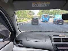 【こんにちわ...さよなら、ジャカルタ】

このスディルマン通り沿いのビル群は昔のまんま...今はその裏にある多くの空き地に、沢山の大きな（最新の）ビルが建てられ始めている模様...

なので、スディルマン通り沿いはほぼ一緒、昔と全然変わらない懐かしい光景が残っていた...気がする...

昔、この右手の高層ビルの上に「ザナドゥ」と呼ばれるスパがあったよなぁぁ...みたいな。