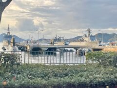 ぐるっと呉の街をドライブして「アレイからすこじま」へ。夕陽に輝く潜水艦を見ることができました。

今回の旅は、計画時は江田島荘に泊まる事だけが目的でしてが、教育参考館を見学して、平和な時代に生まれて暮らしてるこんな日常自体が奇跡のようなものだなと、改めて考える機会を持つことができました。
ありがたい気持ちを忘れずに日々を大切に過ごしていきたいな。

おしまい。