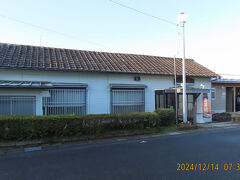 レトロな駅舎。