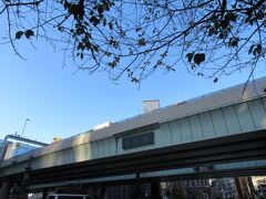 【日本橋】

主人の祖父母の家があったという「日本橋」に地下鉄で行きました。
すぐ上に道路が通ってるので趣はありません。
