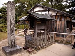 松陰神社　
　　松下村塾
　　代議士先生方々も､昔､松下幸之助が開設した塾で同様に研鑽され成られた方々
　　が数多く居られるが･････。

　　､

