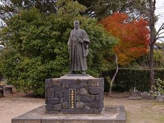 萩城下町
　高杉晋作立志像