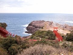 元乃隅神社
　SNSで話題となった神社
　当日は曇り空で、晴れていれば赤と青でモット艶やかに撮る事が
　出来たのでは