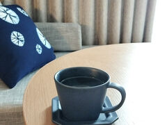 翌朝。二日酔いもなくすっきり目覚めました。
まずはコーヒー。
ギリギリまで部屋でのんびりしてチェックアウト。