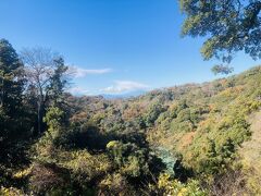 再び戻ってきました。
半蔵坊の富士見台からの富士山。
そしてここから天園ハイキングコースに入ります。