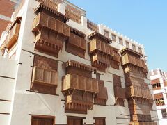 ホテルから旧市街へは、車通りの多い道を横断しなきゃいけなくて、ちょっと大変だった。