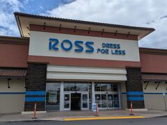 ロスドレスです。
2019年にも、mikikoママさんご夫妻と訪れたロスドレスフォーレス、カイルアコナ店。
前回来たのは、初孫はやとくんが産まれる前・・・
ベビー服、ベビー用のアロハ等を買いました。