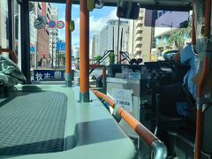 乗り慣れた沖縄のバス
空港までは空いてて良いです