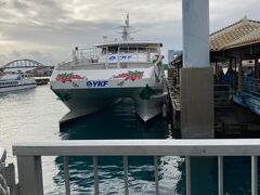 どんよりしたお天気の中、竹富島へ出発
船も結構揺れました