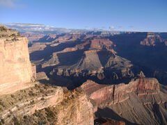 朝日を浴びるグランドキャニオンの景色