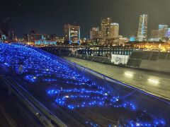 大さん橋からの光のイベント、夜のよこはまイルミネーション「ヨルノヨ」です。