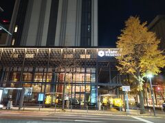 夕食を終え、徒歩でホテルへ戻りました。