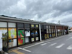 ホテルへの帰り道に島の駅みやこに寄りました。
最終日はホテルの朝食を昼食に振り替え予定なので、朝食に良さげなものがあったらと思いましたが、おにぎりやお弁当、お惣菜などは消費期限が当日だったので、うずまきサンドだけ購入しました。