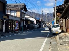 台ケ原宿
写真左奥の金精軒にはすでにお客がいましたが、観光客はまばらでした。