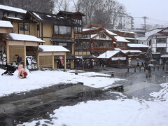 湯路広場
