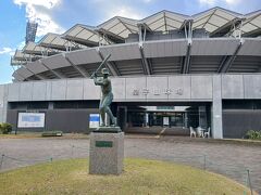観戦したいとずっと思っていながら叶わないでいる野球場も来てみました。