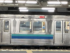 同じく熱海駅にて。伊東線の電車がいました。伊豆半島周回も立案中、その折は必ず。