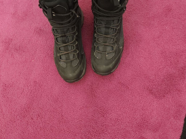 履いてきたが・・・・編み上げブーツだからまじで履くのも脱ぐのも手間がかかるｗ前回の北海道ツーリングでは現地グルメを楽しむつもりだったからスニーカー持ってきてたんだが今回は宿でバイキングだから持ってきてないんだよね。