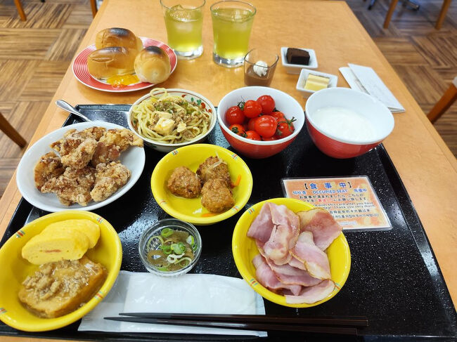 おー、やっぱりこの宿の朝食バイキングは高得点だね。