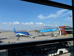 イスタンブール経由でトビリシ国際空港に到着。