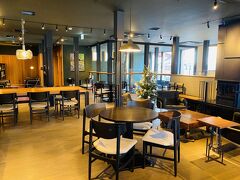 翌日。
朝ご飯を食べに沢村ロースタリーへ。
8時過ぎに到着したら2階のイートインスペースにはまだ誰もいませんでした。