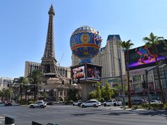 ラスベガスの宿はこちら、「パリス」。その名のとおりフランスのパリがテーマになっており、エッフェル塔や凱旋門が建ついかにもな外観が特徴である。ホテル内ではフランス語も通用するとか（話せないので試せない）。ラスベガスは思いのほか宿泊料が安かった。大型ホテルはどこもカジノを併設しており、「宿泊料は抑えるからカジノでたんまりお金を使ってね」ということらしい。ラスベガス観光の中心となるストリップのど真ん中にあり、とても便利な立地である。