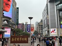 ここからは上海随一の規模と言われる、南京路歩行街。
このまま進むと外灘までつながっています。
昨晩泊まっていたホテルの近くまで戻って来ました。