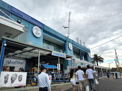 フィッシュマーケットに到着。
