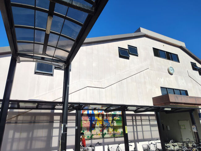 古賀駅、特に何も無い駅。<br />学生が駅の掃除させられてたわ。