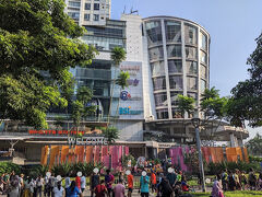 ほどなく進んだ先にあるFXスディルマン（JKT48劇場が入っているショッピングモール）