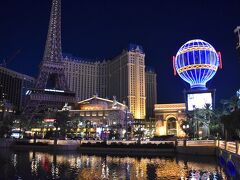 グランドキャニオンツアーの朝は早い。異常に早い。集合はなんと朝の4時である。ホテルのカジノには、こんな時間にもかかわらずギャンブルに興じるイケない大人たちが多数いたが、さすがに外を歩いている人はあまりいない。