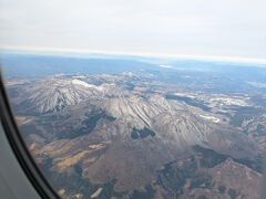 飛行機から眺める阿蘇山