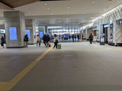 熊本駅は開放的なアーケード
